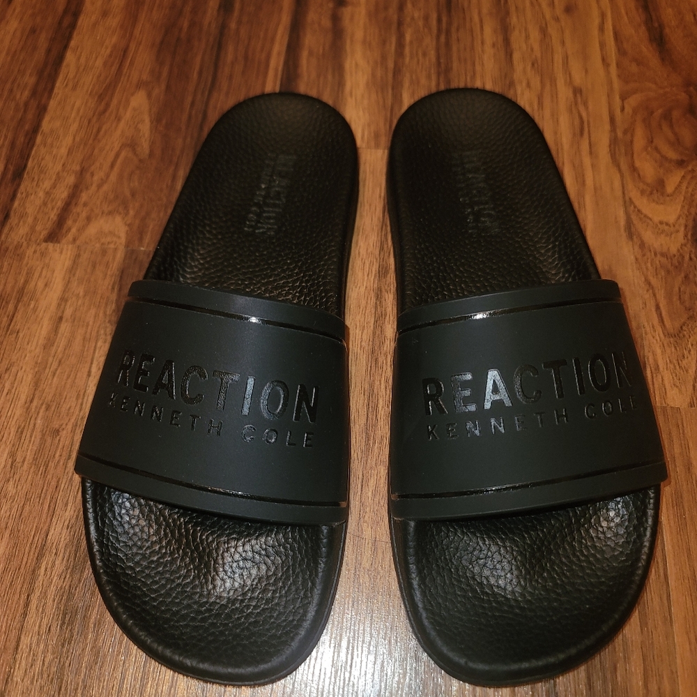 KENNETH COLE SLIDES...